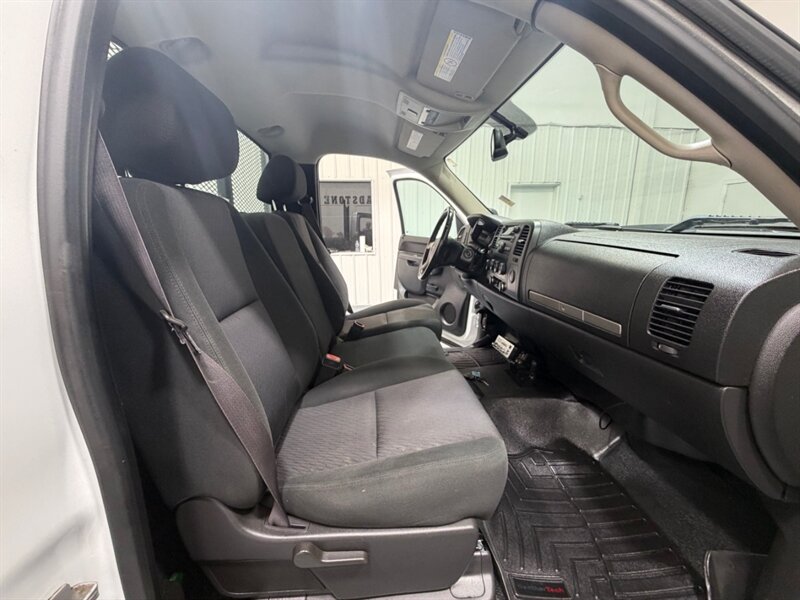 2013 GMC Sierra 3500 3500HD SLE 4X4 / 6.6L DURAMAX DIESEL /DUALLY /FLAT BED /REGULAR CAB / LOCAL w. ZERO RUST - Photo 14 - Gladstone, OR 97027