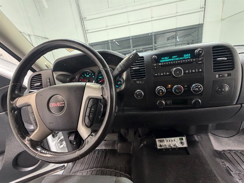 2013 GMC Sierra 3500 3500HD SLE 4X4 / 6.6L DURAMAX DIESEL /DUALLY /FLAT BED /REGULAR CAB / LOCAL w. ZERO RUST - Photo 35 - Gladstone, OR 97027