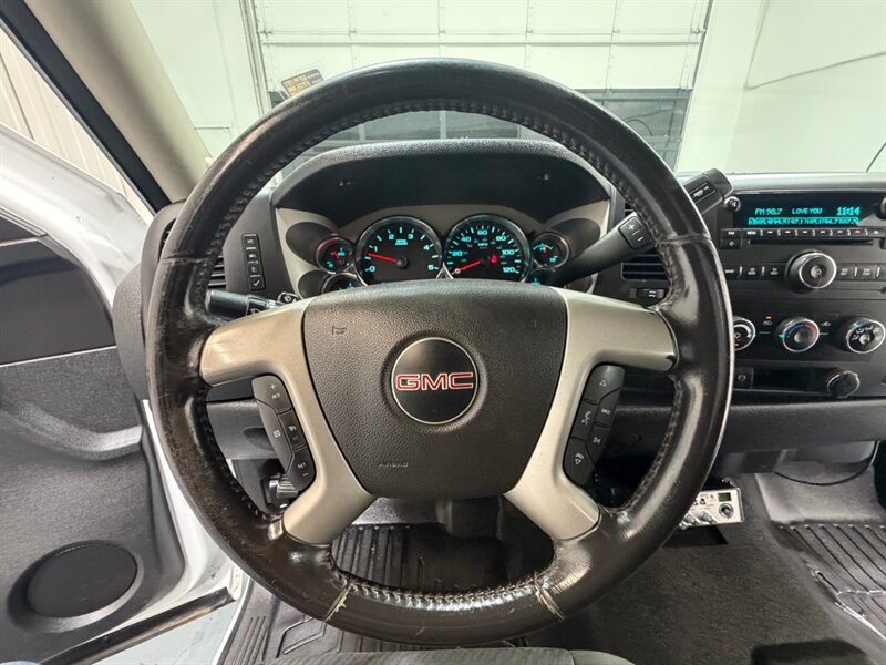 2013 GMC Sierra 3500 3500HD SLE 4X4 / 6.6L DURAMAX DIESEL /DUALLY /FLAT BED /REGULAR CAB / LOCAL w. ZERO RUST - Photo 15 - Gladstone, OR 97027