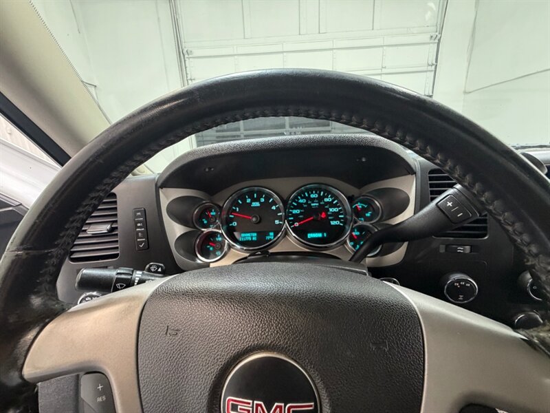 2013 GMC Sierra 3500 3500HD SLE 4X4 / 6.6L DURAMAX DIESEL /DUALLY /FLAT BED /REGULAR CAB / LOCAL w. ZERO RUST - Photo 37 - Gladstone, OR 97027