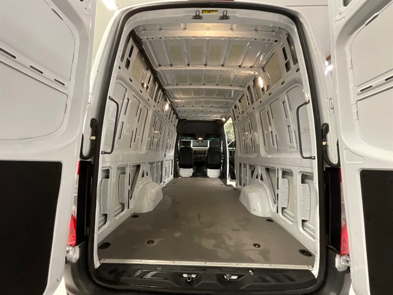 2021 Mercedes-Benz Sprinter 2500 CARGO VAN / HIGHROOF EXTENDED / 13K MILES  / Backup Camera / 13K Miles - Photo 10 - Gladstone, OR 97027