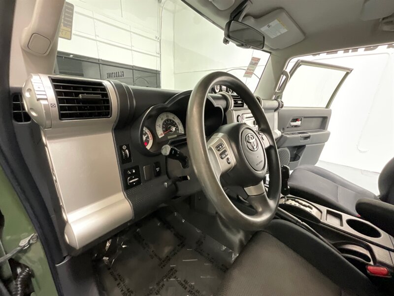 2013 Toyota FJ Cruiser TRD OFF RD 4X4 / V6 / CRAWL CONTROL / RUST FREE  / Backup Camera - Photo 16 - Gladstone, OR 97027