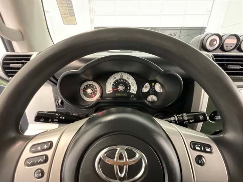 2013 Toyota FJ Cruiser TRD OFF RD 4X4 / V6 / CRAWL CONTROL / RUST FREE  / Backup Camera - Photo 53 - Gladstone, OR 97027