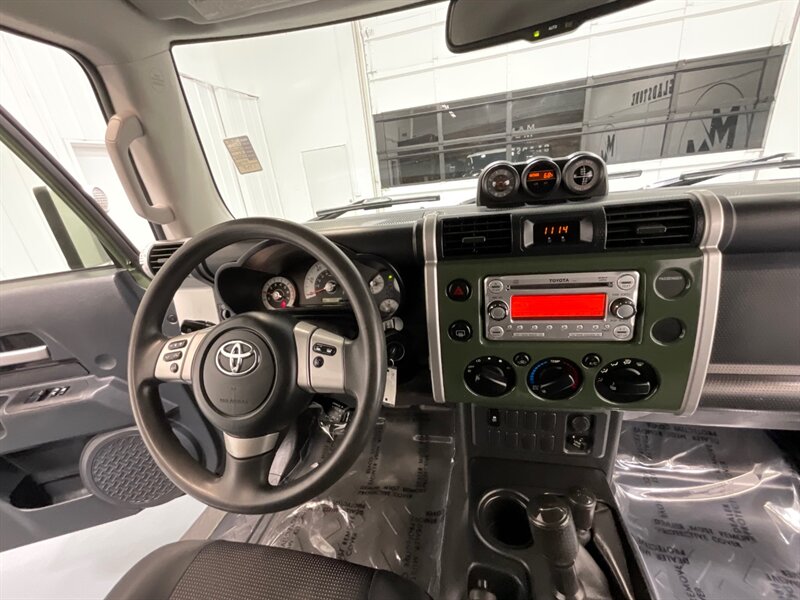 2013 Toyota FJ Cruiser TRD OFF RD 4X4 / V6 / CRAWL CONTROL / RUST FREE  / Backup Camera - Photo 18 - Gladstone, OR 97027