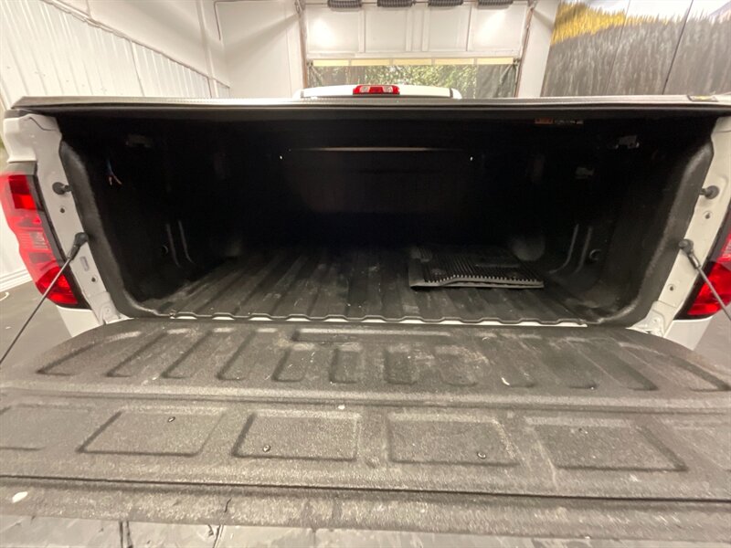 2017 Chevrolet Silverado 1500 LT Crew Cab 4X4 / 5.3L V8 / Leather / LONG BED 6.5  Leather & Heated Seats / Backup Camera / SUPER CLEAN / 75,000 MILES - Photo 34 - Gladstone, OR 97027