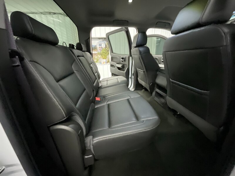 2017 Chevrolet Silverado 1500 LT Crew Cab 4X4 / 5.3L V8 / Leather / LONG BED 6.5  Leather & Heated Seats / Backup Camera / SUPER CLEAN / 75,000 MILES - Photo 13 - Gladstone, OR 97027