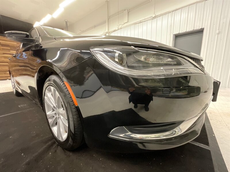 2016 Chrysler 200 Series Limited Sedan / 2.4-Liter I4 PZEV M-Air Engine  / Backup Camera / TOUGH SCREEN / Sharp & Clean !! - Photo 27 - Gladstone, OR 97027