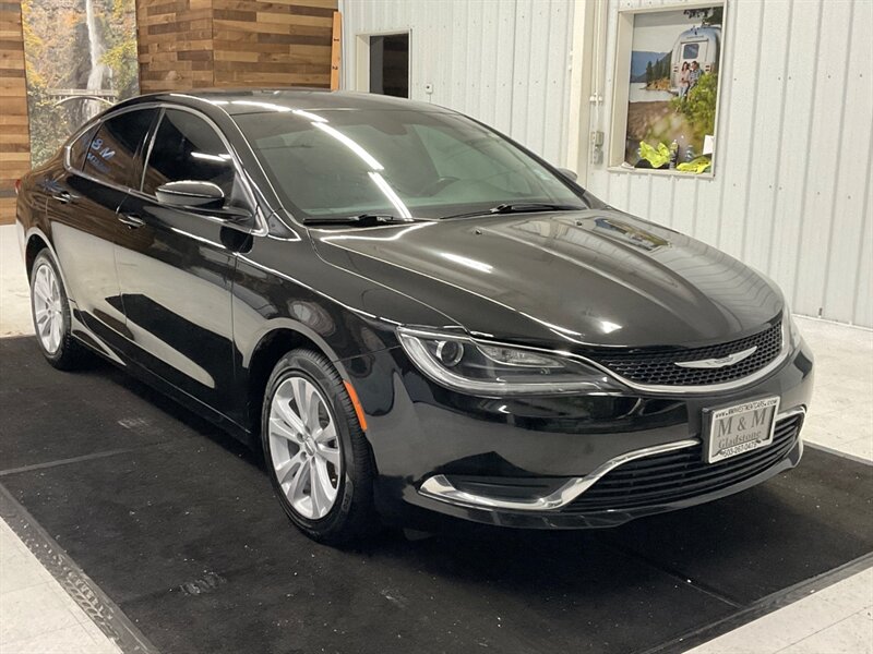 2016 Chrysler 200 Series Limited Sedan / 2.4-Liter I4 PZEV M-Air Engine  / Backup Camera / TOUGH SCREEN / Sharp & Clean !! - Photo 2 - Gladstone, OR 97027