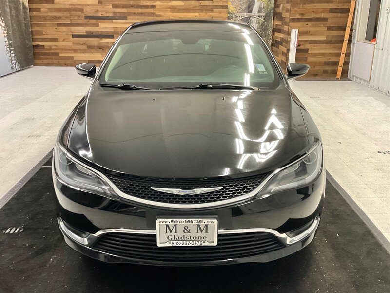 2016 Chrysler 200 Series Limited Sedan / 2.4-Liter I4 PZEV M-Air Engine  / Backup Camera / TOUGH SCREEN / Sharp & Clean !! - Photo 5 - Gladstone, OR 97027