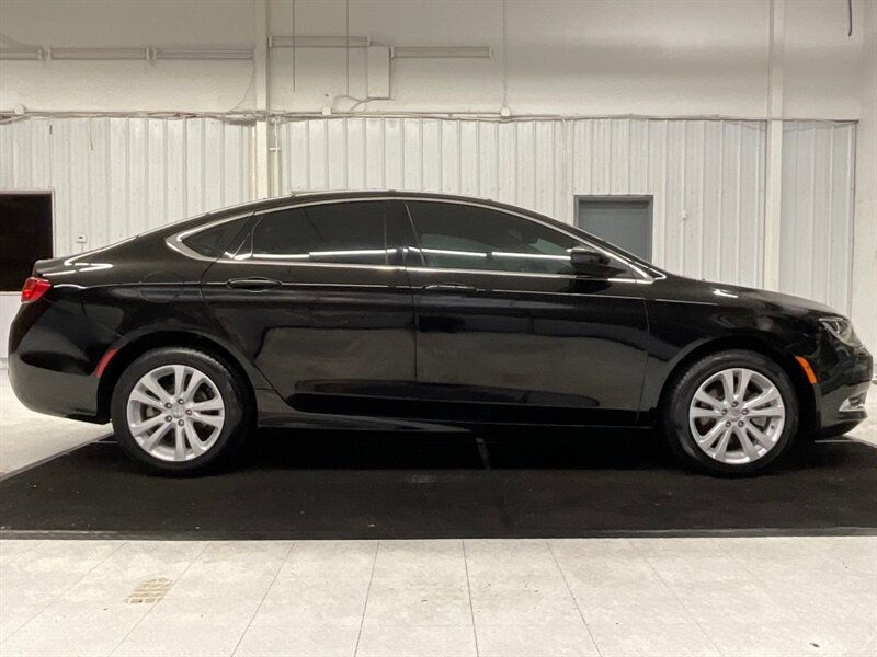 2016 Chrysler 200 Series Limited Sedan / 2.4-Liter I4 PZEV M-Air Engine  / Backup Camera / TOUGH SCREEN / Sharp & Clean !! - Photo 4 - Gladstone, OR 97027