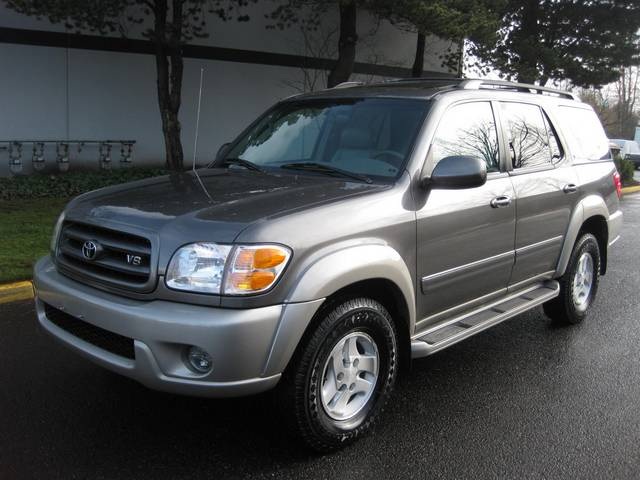 2004 Toyota Sequoia SR5   - Photo 1 - Portland, OR 97217