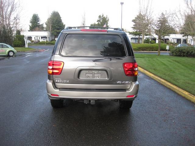 2004 Toyota Sequoia SR5   - Photo 4 - Portland, OR 97217