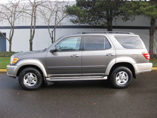 2004 Toyota Sequoia SR5   - Photo 2 - Portland, OR 97217