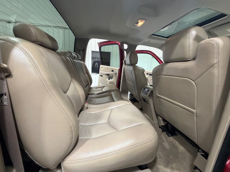 2006 Chevrolet Silverado 2500 LT CREW CAB 4x4 / 6.0L / LEATHER / SUNROOF / 119K / LOCAL TRUCK - Photo 14 - Gladstone, OR 97027