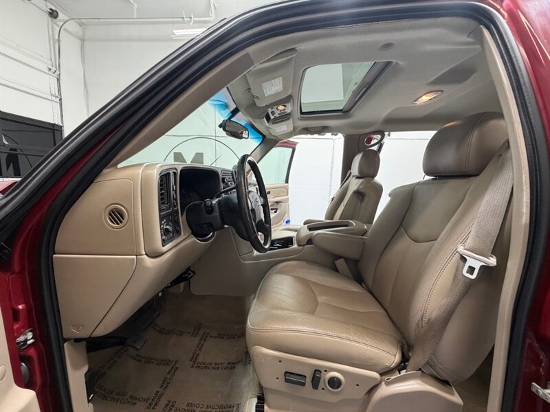 2006 Chevrolet Silverado 2500 LT CREW CAB 4x4 / 6.0L / LEATHER / SUNROOF / 119K / LOCAL TRUCK - Photo 12 - Gladstone, OR 97027