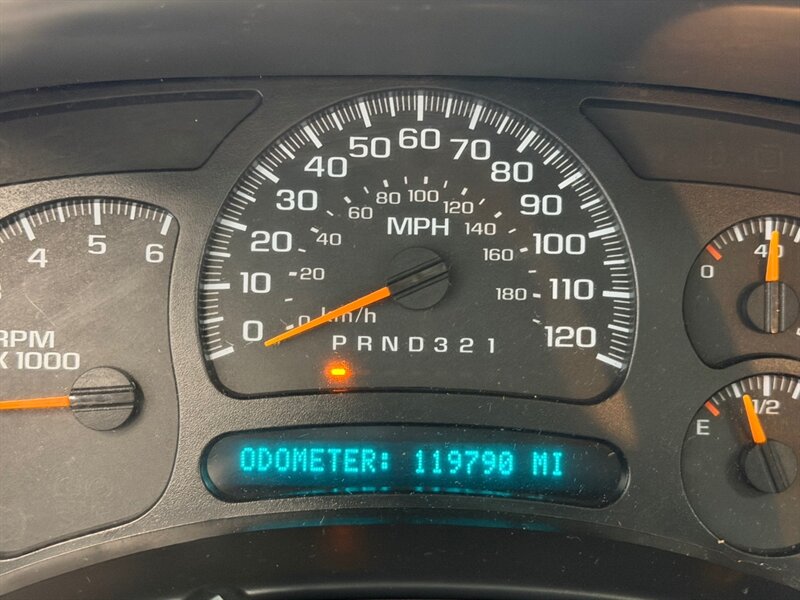 2006 Chevrolet Silverado 2500 LT CREW CAB 4x4 / 6.0L / LEATHER / SUNROOF / 119K / LOCAL TRUCK - Photo 18 - Gladstone, OR 97027