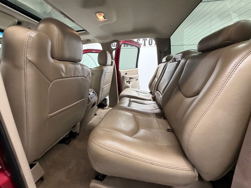 2006 Chevrolet Silverado 2500 LT CREW CAB 4x4 / 6.0L / LEATHER / SUNROOF / 119K / LOCAL TRUCK - Photo 13 - Gladstone, OR 97027