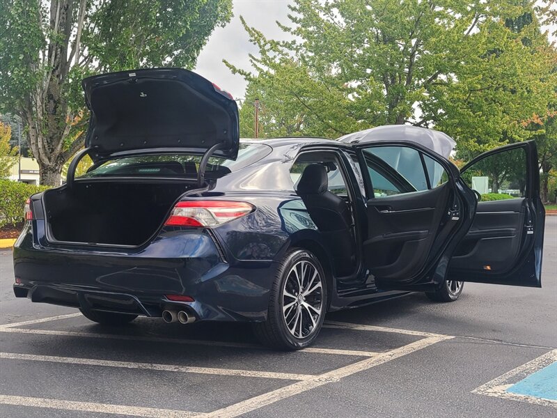 2018 Toyota Camry SE SPORT / 8-SPD AUTO / SUN ROOF / NICELY EQUIPPED  / DYNAMIC CRUISE / LANE DEPARTURE / BLIND SPOT / GAS SAVER - Photo 28 - Portland, OR 97217