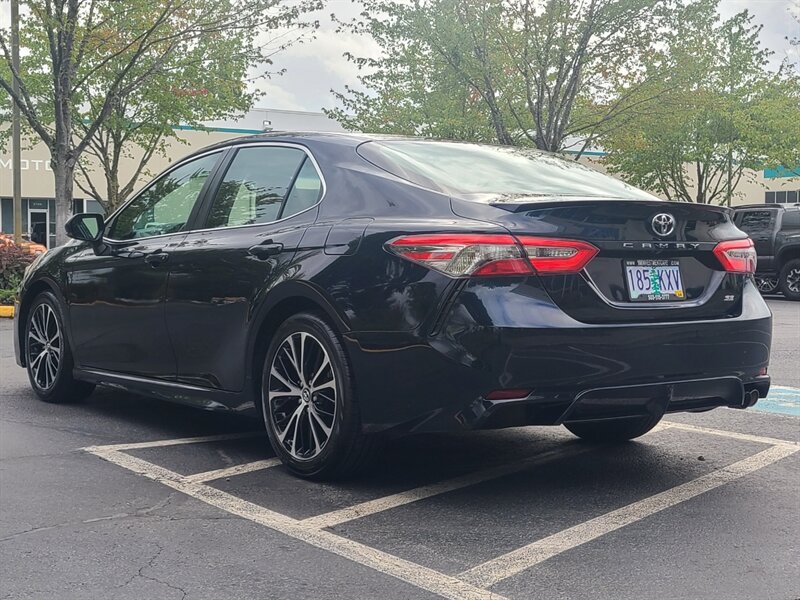 2018 Toyota Camry SE SPORT / 8-SPD AUTO / SUN ROOF / NICELY EQUIPPED  / DYNAMIC CRUISE / LANE DEPARTURE / BLIND SPOT / GAS SAVER - Photo 7 - Portland, OR 97217