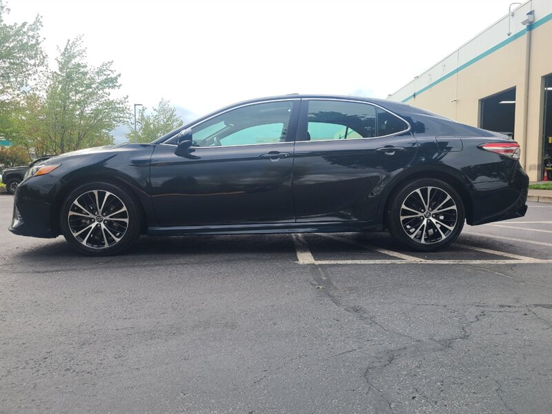 2018 Toyota Camry SE SPORT / 8-SPD AUTO / SUN ROOF / NICELY EQUIPPED  / DYNAMIC CRUISE / LANE DEPARTURE / BLIND SPOT / GAS SAVER - Photo 3 - Portland, OR 97217