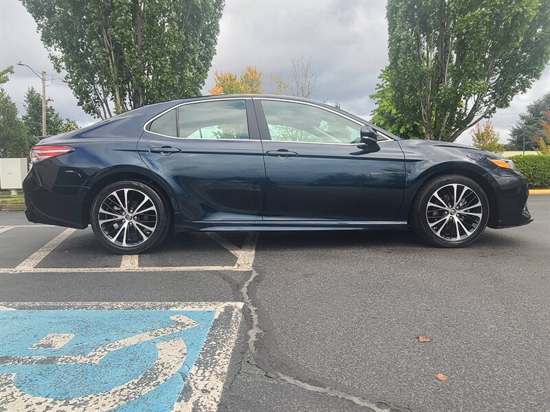 2018 Toyota Camry SE SPORT / 8-SPD AUTO / SUN ROOF / NICELY EQUIPPED  / DYNAMIC CRUISE / LANE DEPARTURE / BLIND SPOT / GAS SAVER - Photo 4 - Portland, OR 97217