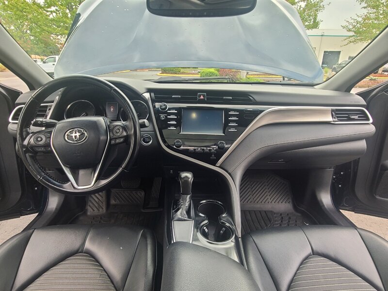 2018 Toyota Camry SE SPORT / 8-SPD AUTO / SUN ROOF / NICELY EQUIPPED  / DYNAMIC CRUISE / LANE DEPARTURE / BLIND SPOT / GAS SAVER - Photo 39 - Portland, OR 97217