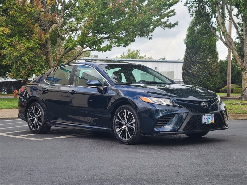 2018 Toyota Camry SE SPORT / 8-SPD AUTO / SUN ROOF / NICELY EQUIPPED  / DYNAMIC CRUISE / LANE DEPARTURE / BLIND SPOT / GAS SAVER - Photo 2 - Portland, OR 97217