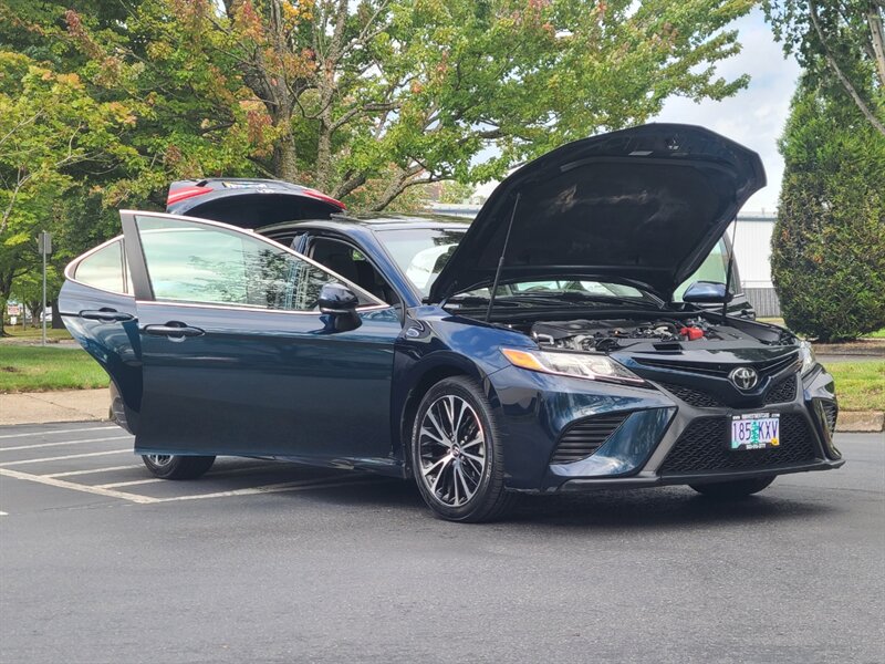 2018 Toyota Camry SE SPORT / 8-SPD AUTO / SUN ROOF / NICELY EQUIPPED  / DYNAMIC CRUISE / LANE DEPARTURE / BLIND SPOT / GAS SAVER - Photo 26 - Portland, OR 97217