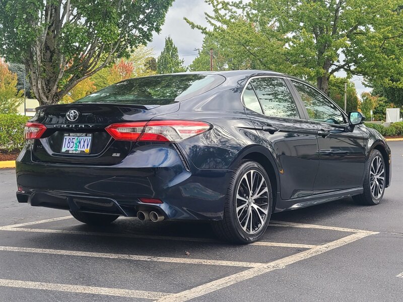 2018 Toyota Camry SE SPORT / 8-SPD AUTO / SUN ROOF / NICELY EQUIPPED  / DYNAMIC CRUISE / LANE DEPARTURE / BLIND SPOT / GAS SAVER - Photo 8 - Portland, OR 97217