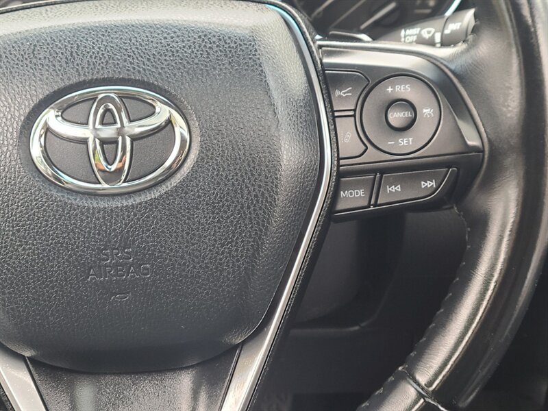 2018 Toyota Camry SE SPORT / 8-SPD AUTO / SUN ROOF / NICELY EQUIPPED  / DYNAMIC CRUISE / LANE DEPARTURE / BLIND SPOT / GAS SAVER - Photo 32 - Portland, OR 97217