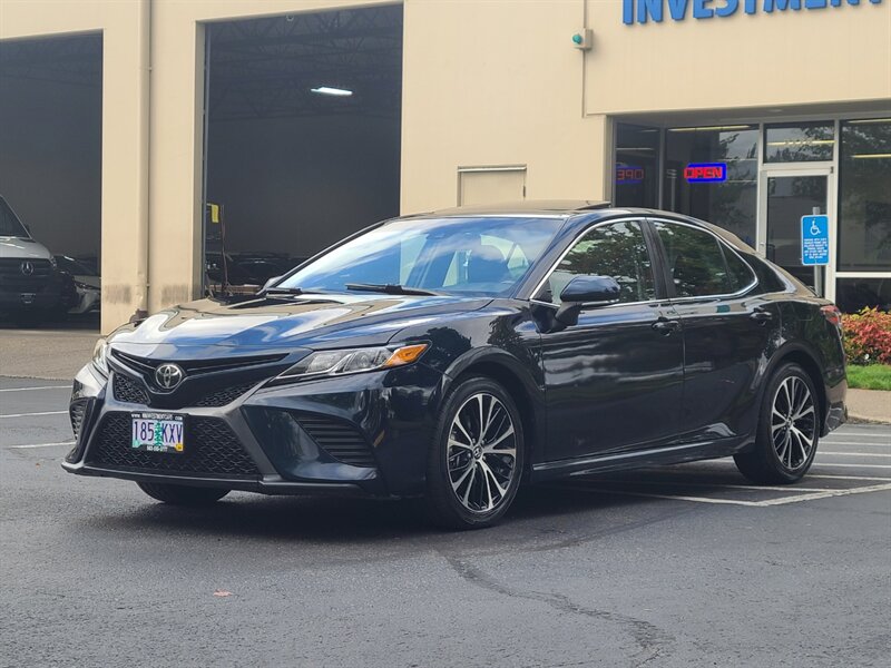 2018 Toyota Camry SE SPORT / 8-SPD AUTO / SUN ROOF / NICELY EQUIPPED  / DYNAMIC CRUISE / LANE DEPARTURE / BLIND SPOT / GAS SAVER - Photo 1 - Portland, OR 97217