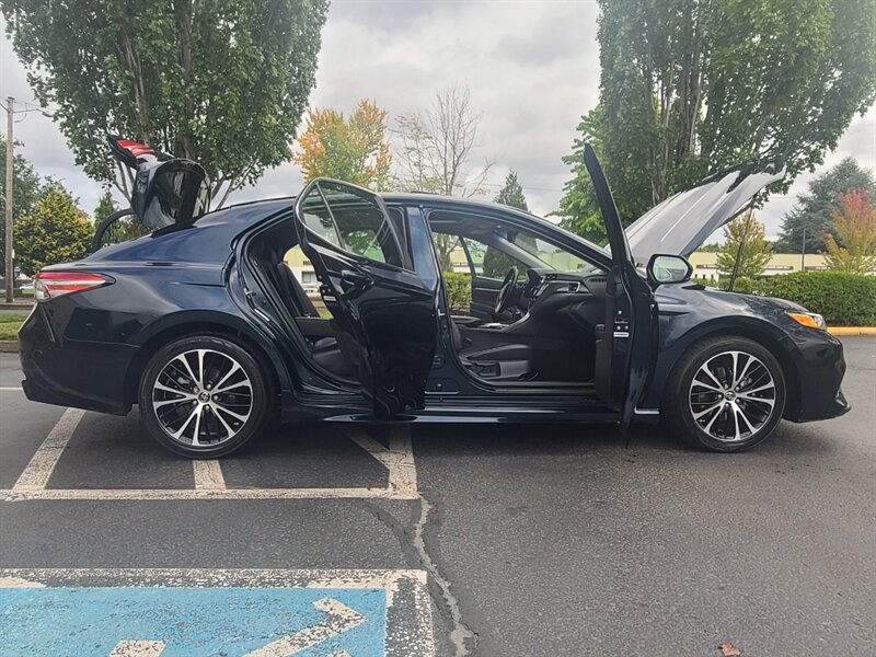 2018 Toyota Camry SE SPORT / 8-SPD AUTO / SUN ROOF / NICELY EQUIPPED  / DYNAMIC CRUISE / LANE DEPARTURE / BLIND SPOT / GAS SAVER - Photo 24 - Portland, OR 97217