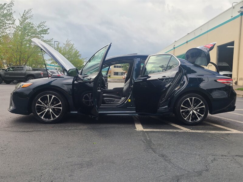 2018 Toyota Camry SE SPORT / 8-SPD AUTO / SUN ROOF / NICELY EQUIPPED  / DYNAMIC CRUISE / LANE DEPARTURE / BLIND SPOT / GAS SAVER - Photo 23 - Portland, OR 97217