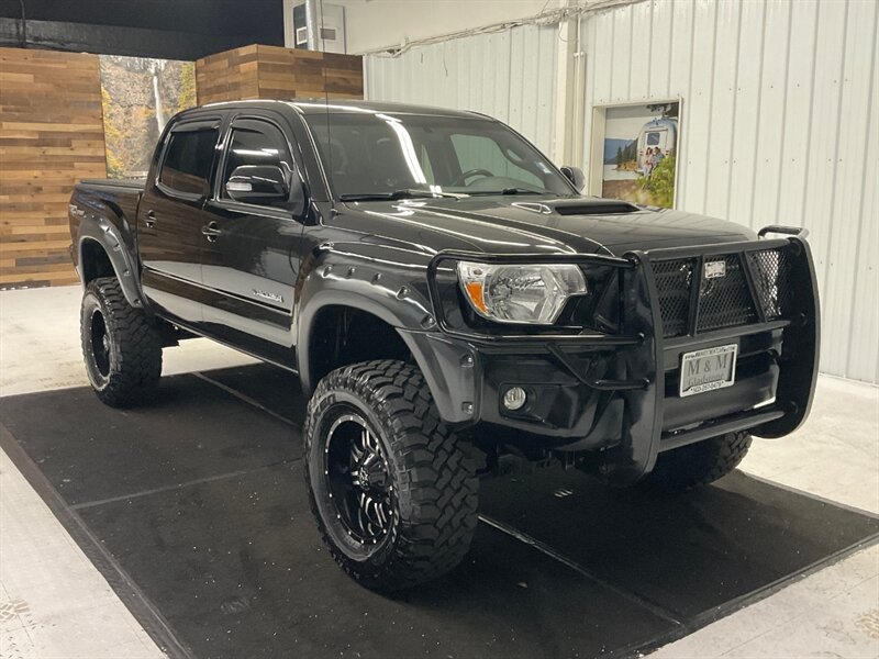 2015 Toyota Tacoma V6 TRD SPORT 4X4 / 6-INC LIFT w. NEW TIRES  / RUST FREE / LOCAL TRUCK / Navigation & Camera / GRILL GUARD / SHARP!! - Photo 2 - Gladstone, OR 97027