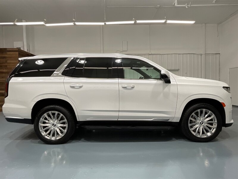 2023 Cadillac Escalade Premium Luxury 4WD / 6.2L V8 / SuperCruise Pkg / Panoramic Sunroof / Heated & Cooled Seats / ZERO RUST - Photo 4 - Gladstone, OR 97027