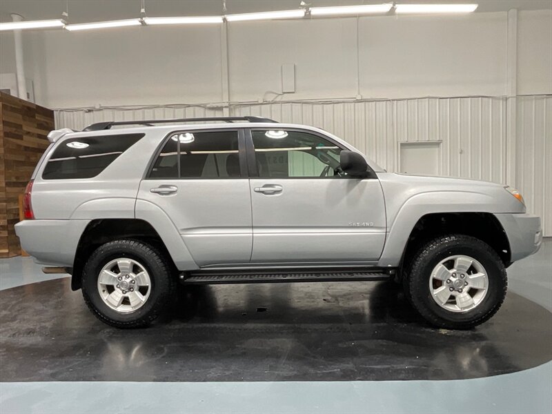 2005 Toyota 4Runner SR5 4X4 / 4.0L V6 / LIFTED w. NEW TIRES  / ZERO RUST - Photo 4 - Gladstone, OR 97027