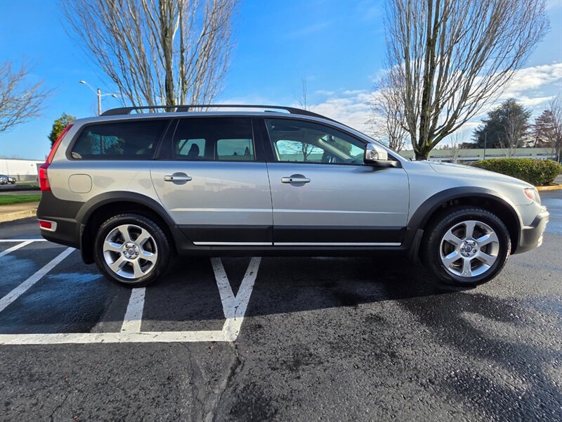 2008 Volvo XC70 6-CYL 3.2 Cross Country AWD LEATHERS SUNROOF 90K  / ALL WHEEL DRIVE / HEATED SEATS / PARKING SENSORS / VERY LOW MILES - Photo 4 - Portland, OR 97217