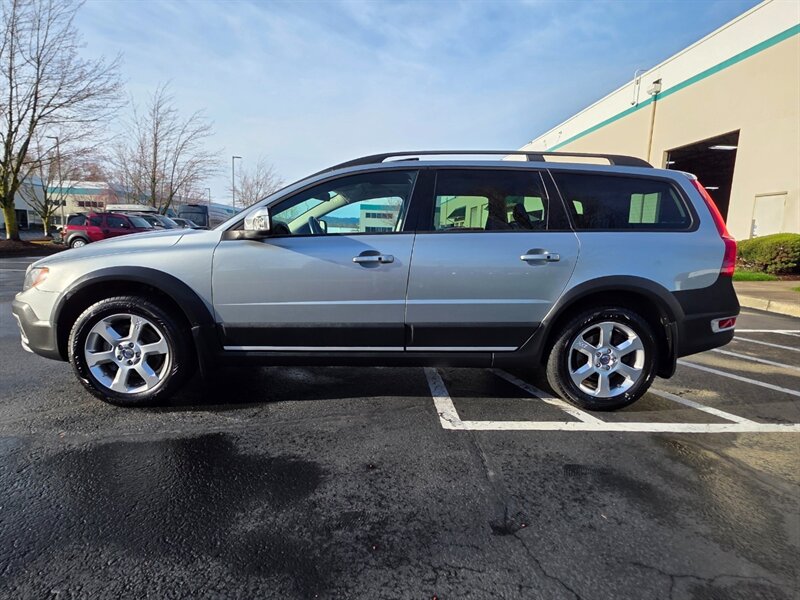 2008 Volvo XC70 6-CYL 3.2 Cross Country AWD LEATHERS SUNROOF 90K  / ALL WHEEL DRIVE / HEATED SEATS / PARKING SENSORS / VERY LOW MILES - Photo 3 - Portland, OR 97217