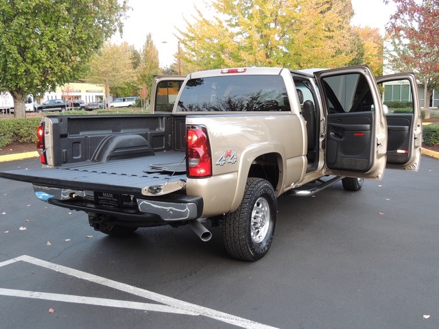 2004 Chevrolet Silverado 2500 LT / 4X4 / 6.6L DIESEL / Leather / DVD / 1-OWNER   - Photo 29 - Portland, OR 97217