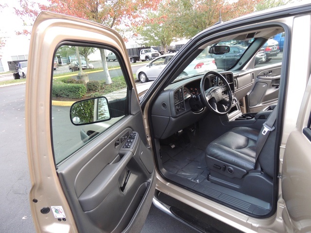 2004 Chevrolet Silverado 2500 LT / 4X4 / 6.6L DIESEL / Leather / DVD / 1-OWNER   - Photo 13 - Portland, OR 97217