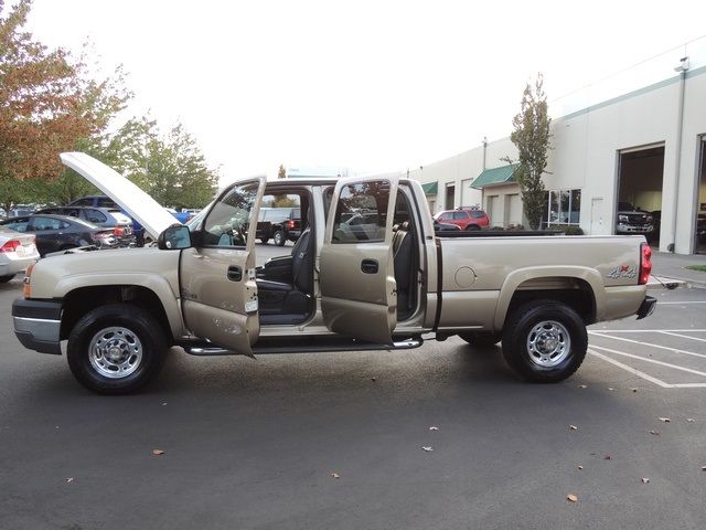 2004 Chevrolet Silverado 2500 LT / 4X4 / 6.6L DIESEL / Leather / DVD / 1-OWNER   - Photo 26 - Portland, OR 97217