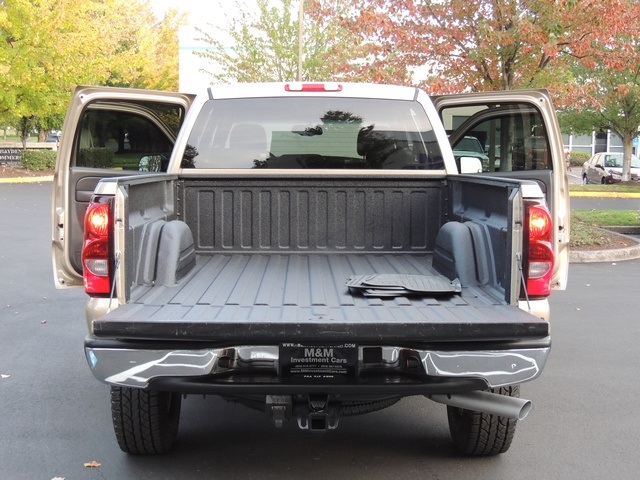 2004 Chevrolet Silverado 2500 LT / 4X4 / 6.6L DIESEL / Leather / DVD / 1-OWNER   - Photo 23 - Portland, OR 97217