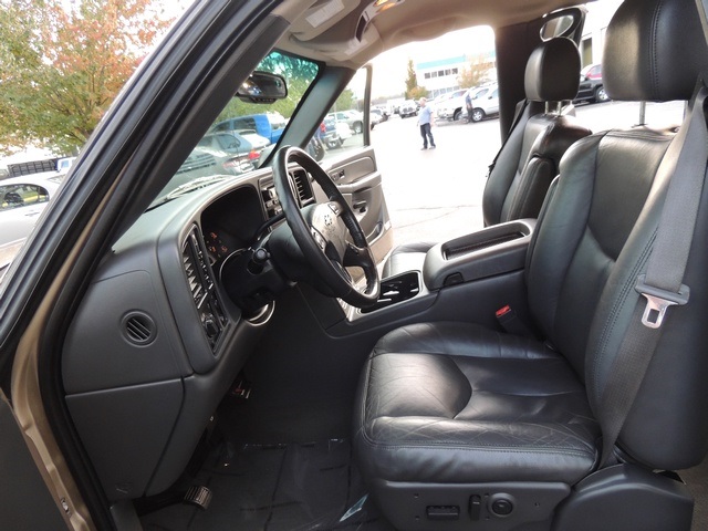 2004 Chevrolet Silverado 2500 LT / 4X4 / 6.6L DIESEL / Leather / DVD / 1-OWNER   - Photo 15 - Portland, OR 97217