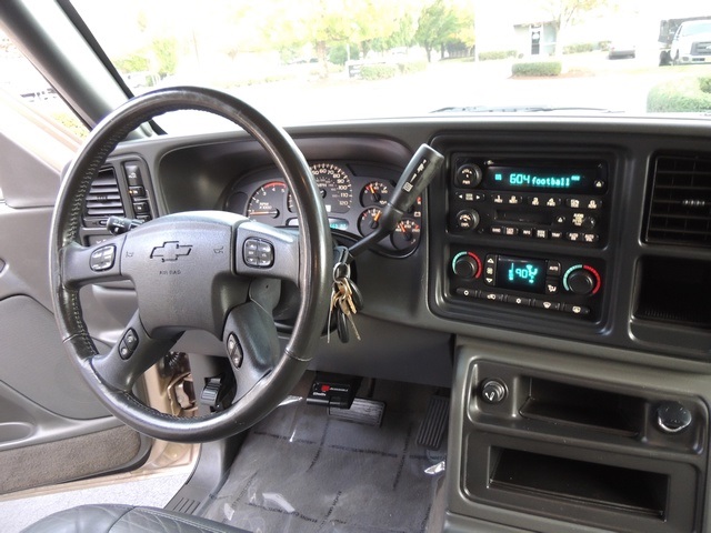 2004 Chevrolet Silverado 2500 LT / 4X4 / 6.6L DIESEL / Leather / DVD / 1-OWNER   - Photo 19 - Portland, OR 97217