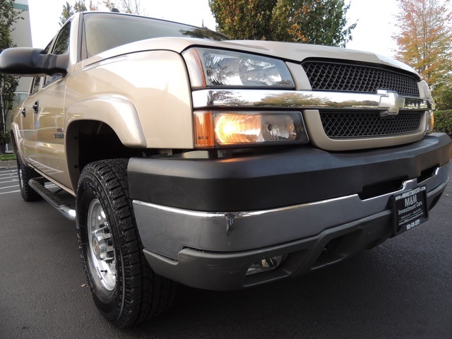 2004 Chevrolet Silverado 2500 LT / 4X4 / 6.6L DIESEL / Leather / DVD / 1-OWNER   - Photo 10 - Portland, OR 97217