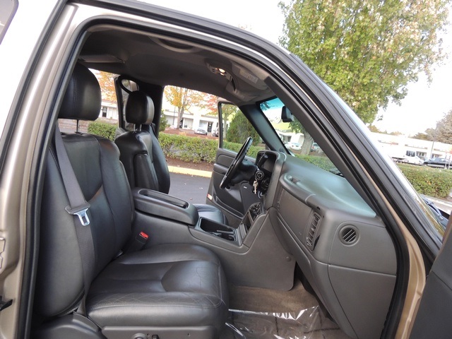 2004 Chevrolet Silverado 2500 LT / 4X4 / 6.6L DIESEL / Leather / DVD / 1-OWNER   - Photo 18 - Portland, OR 97217