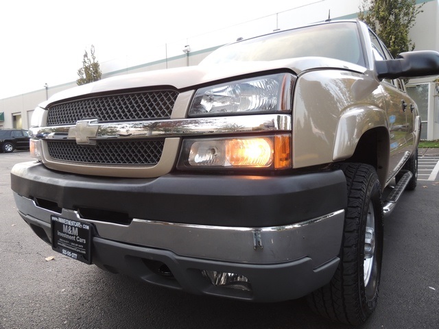 2004 Chevrolet Silverado 2500 LT / 4X4 / 6.6L DIESEL / Leather / DVD / 1-OWNER   - Photo 9 - Portland, OR 97217