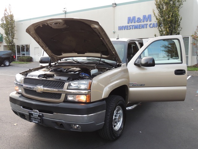 2004 Chevrolet Silverado 2500 LT / 4X4 / 6.6L DIESEL / Leather / DVD / 1-OWNER   - Photo 25 - Portland, OR 97217