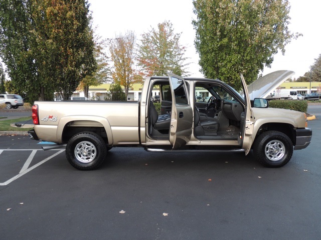 2004 Chevrolet Silverado 2500 LT / 4X4 / 6.6L DIESEL / Leather / DVD / 1-OWNER   - Photo 30 - Portland, OR 97217