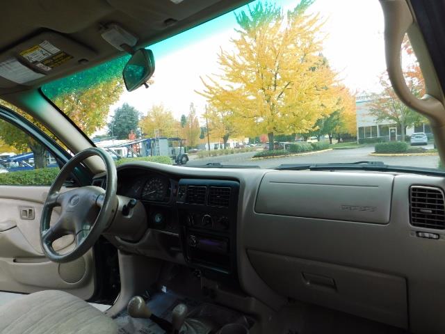 2001 Toyota Tacoma 4X4 / 5 Speed Manual / NEW LIFT / NEW TRIES   - Photo 18 - Portland, OR 97217